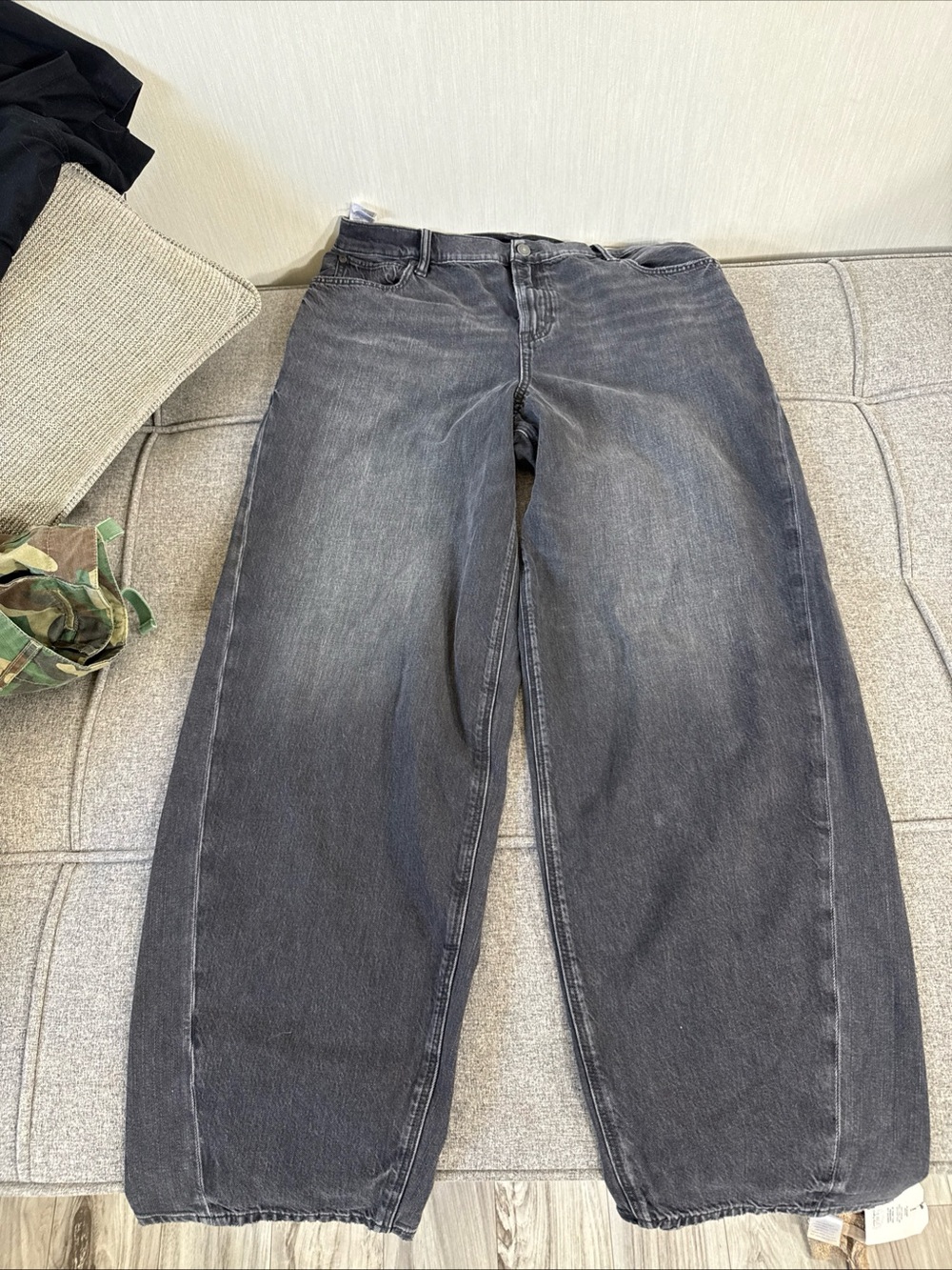 NWT American 10L Eagle Womens Low-Rise Baggy Barrel Jeans Washed Black